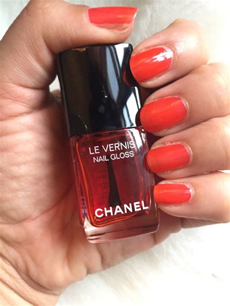 OhlalaLynnie: Chanel Le Vernis Nail Gloss in Rouge Radical 530